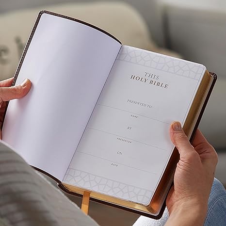 NRSV CATHOLIC BIBLE GIFT EDITION COMFORT PRINT, PURPLE