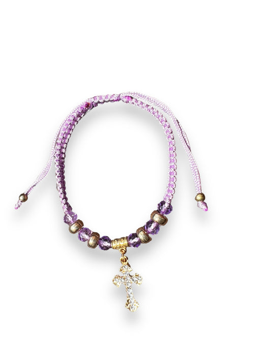 PULSERA: LAVANDA EN HILO CON DIJE DE CRUZ