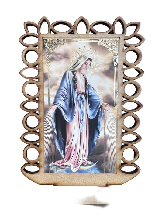 IMAGEN DE MADERA CORTADA CON LÁSER CON SOPORTE