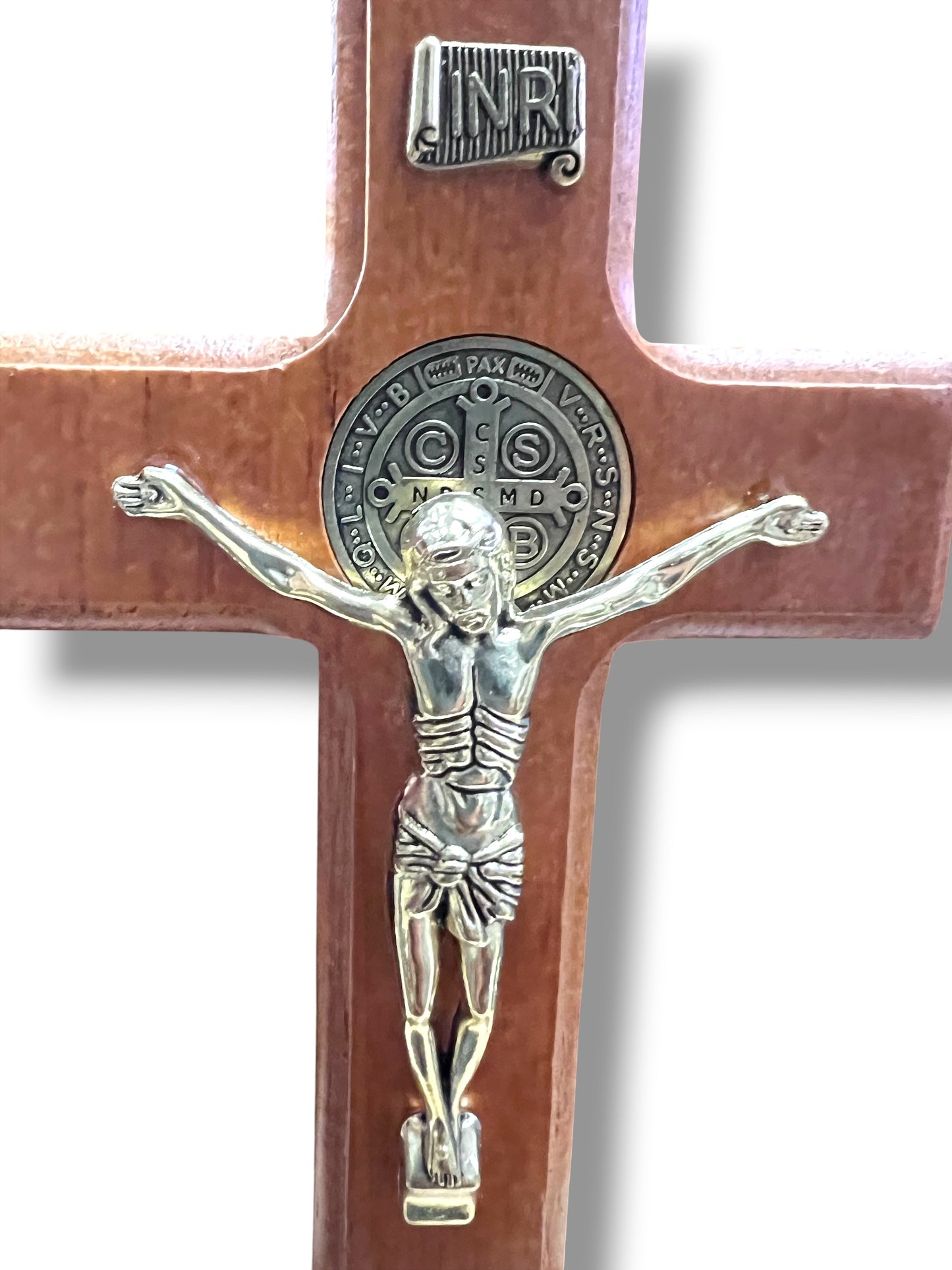 CRUCIFIJO DE SAN BENITO DE MADERA DE 6.5" DE PIE