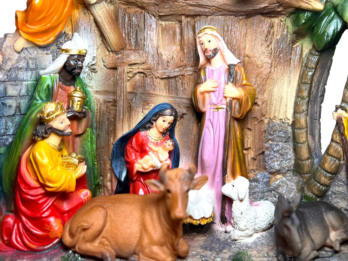 10" CHRISTMAS LIGHTED RESIN NATIVITY STABLE