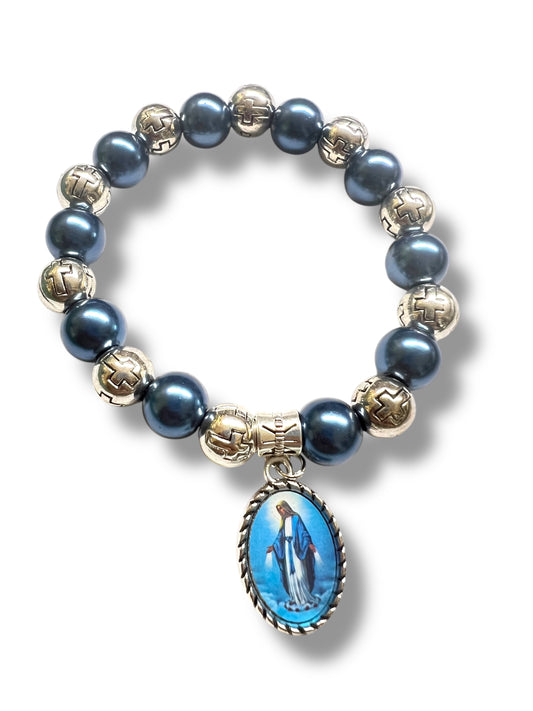 TOP GRADE PLASTIC BRACELET, METALLIC TONE W/ FULL-COLOR CHARM