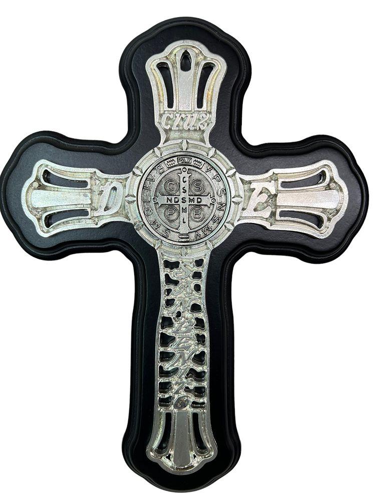 CRUZ SAN BENITO PLATEADA EN MADERA / ST. BENEDICT SILVER CROSS ON WOOD.